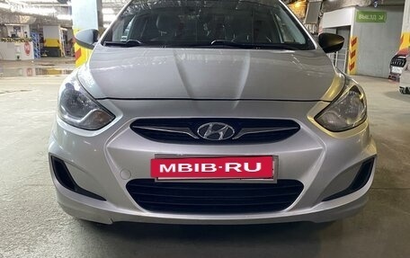 Hyundai Solaris II рестайлинг, 2011 год, 960 000 рублей, 3 фотография