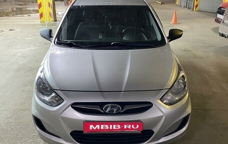 Hyundai Solaris II рестайлинг, 2011 год, 960 000 рублей, 2 фотография