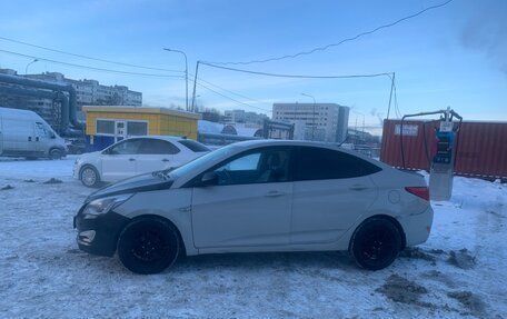 Hyundai Solaris II рестайлинг, 2015 год, 470 000 рублей, 3 фотография