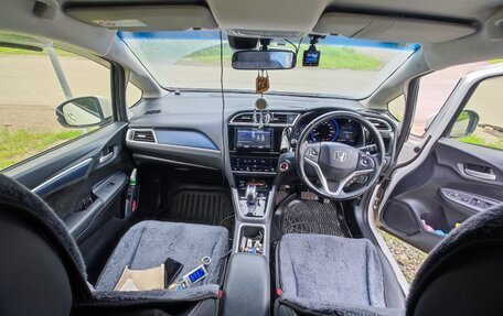 Honda Shuttle II, 2015 год, 1 350 000 рублей, 4 фотография