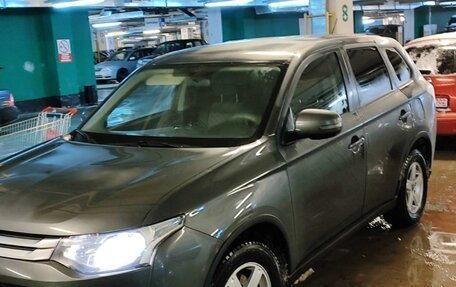 Mitsubishi Outlander III рестайлинг 3, 2014 год, 1 470 000 рублей, 3 фотография