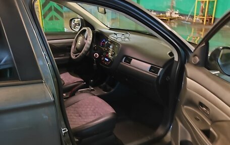 Mitsubishi Outlander III рестайлинг 3, 2014 год, 1 470 000 рублей, 9 фотография