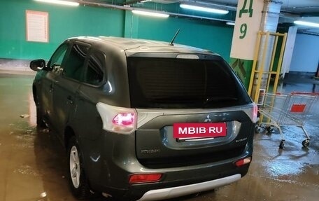 Mitsubishi Outlander III рестайлинг 3, 2014 год, 1 470 000 рублей, 6 фотография