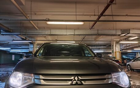 Mitsubishi Outlander III рестайлинг 3, 2014 год, 1 470 000 рублей, 12 фотография