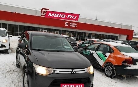 Mitsubishi Outlander III рестайлинг 3, 2014 год, 1 470 000 рублей, 14 фотография