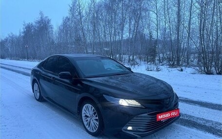 Toyota Camry, 2018 год, 3 230 000 рублей, 2 фотография