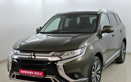 Mitsubishi Outlander III рестайлинг 3, 2019 год, 2 230 000 рублей, 1 фотография