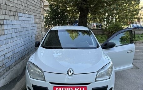 Renault Megane III, 2012 год, 650 000 рублей, 2 фотография