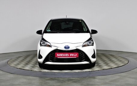 Toyota Yaris III рестайлинг, 2017 год, 1 397 000 рублей, 2 фотография