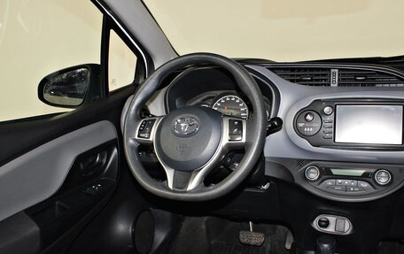 Toyota Yaris III рестайлинг, 2017 год, 1 397 000 рублей, 13 фотография