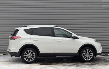 Toyota RAV4, 2017 год, 2 800 000 рублей, 4 фотография