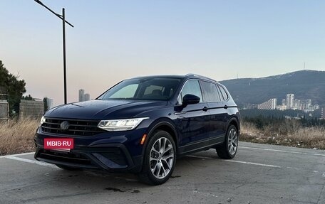 Volkswagen Tiguan II, 2021 год, 1 800 000 рублей, 2 фотография