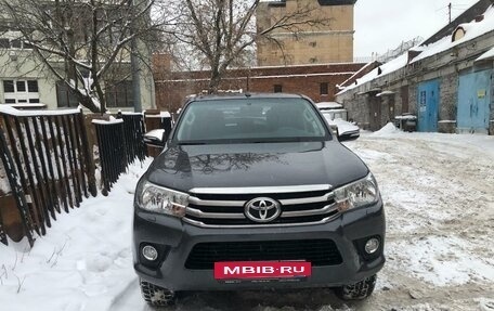 Toyota Hilux VIII, 2017 год, 3 900 000 рублей, 3 фотография