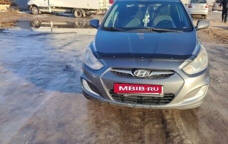 Hyundai Solaris II рестайлинг, 2011 год, 730 000 рублей, 3 фотография