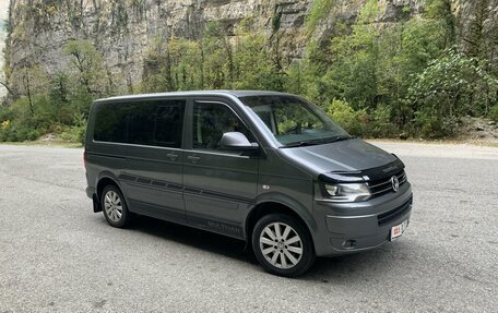 Volkswagen Caravelle T5, 2011 год, 2 500 000 рублей, 2 фотография