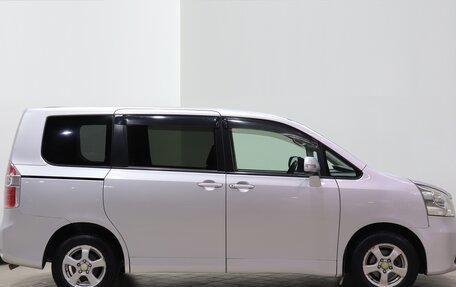 Toyota Noah III, 2007 год, 1 230 000 рублей, 4 фотография