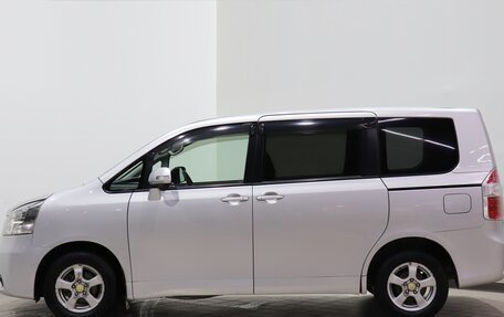 Toyota Noah III, 2007 год, 1 230 000 рублей, 8 фотография