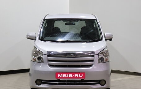 Toyota Noah III, 2007 год, 1 230 000 рублей, 2 фотография