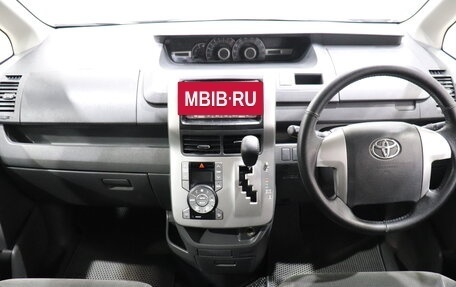 Toyota Noah III, 2007 год, 1 230 000 рублей, 15 фотография