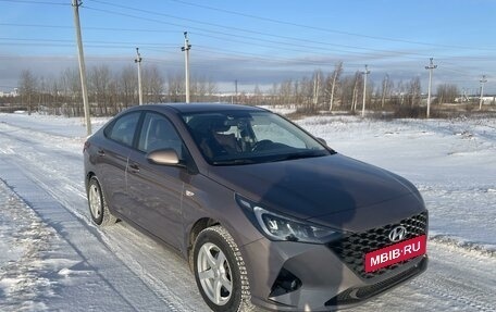 Hyundai Solaris II рестайлинг, 2021 год, 1 720 000 рублей, 2 фотография