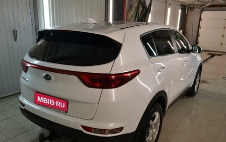 KIA Sportage IV рестайлинг, 2017 год, 2 100 000 рублей, 4 фотография