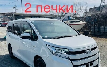 Toyota Noah III, 2018 год, 2 700 000 рублей, 6 фотография