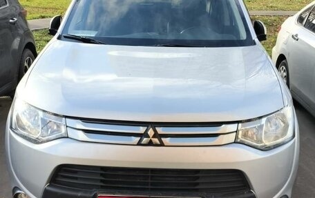 Mitsubishi Outlander III рестайлинг 3, 2014 год, 1 560 000 рублей, 1 фотография