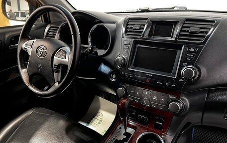 Toyota Highlander III, 2012 год, 2 249 000 рублей, 17 фотография