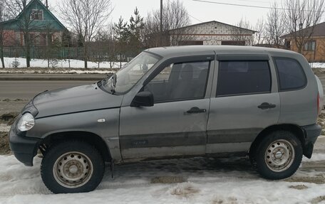 Chevrolet Niva I рестайлинг, 2004 год, 270 000 рублей, 2 фотография