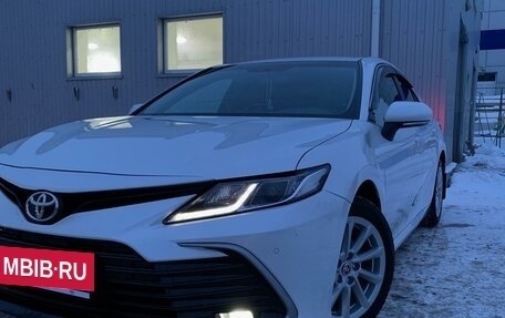 Toyota Camry, 2021 год, 3 000 000 рублей, 5 фотография