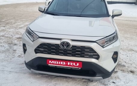 Toyota RAV4, 2021 год, 3 800 000 рублей, 7 фотография