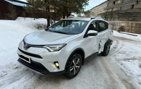 Toyota RAV4, 2019 год, 1 840 000 рублей, 12 фотография