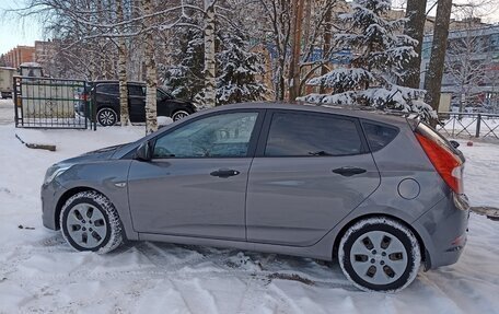 Hyundai Solaris II рестайлинг, 2015 год, 1 050 000 рублей, 2 фотография