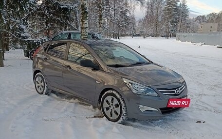 Hyundai Solaris II рестайлинг, 2015 год, 1 050 000 рублей, 5 фотография