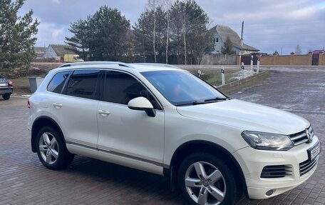 Volkswagen Touareg III, 2011 год, 2 000 000 рублей, 2 фотография