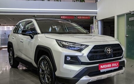 Toyota RAV4, 2024 год, 4 990 000 рублей, 3 фотография