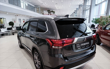 Mitsubishi Outlander III рестайлинг 3, 2018 год, 2 998 000 рублей, 11 фотография