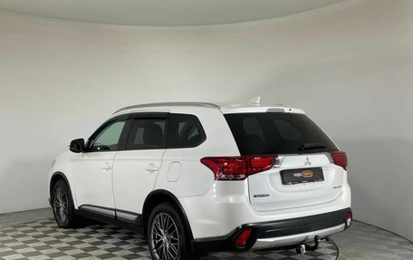 Mitsubishi Outlander III рестайлинг 3, 2018 год, 1 837 000 рублей, 7 фотография