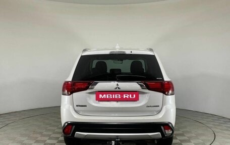 Mitsubishi Outlander III рестайлинг 3, 2018 год, 1 837 000 рублей, 6 фотография