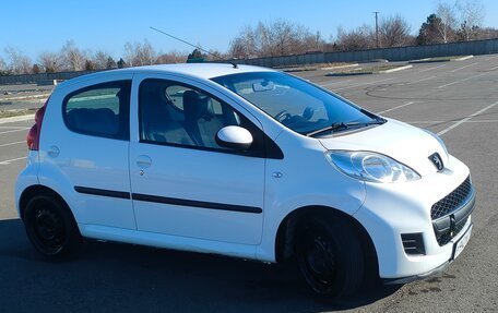 Peugeot 107 I рестайлинг, 2010 год, 600 000 рублей, 3 фотография