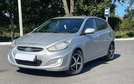 Hyundai Solaris II рестайлинг, 2011 год, 800 000 рублей, 6 фотография