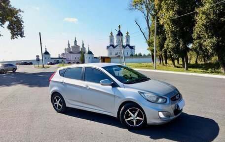 Hyundai Solaris II рестайлинг, 2011 год, 800 000 рублей, 23 фотография