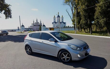 Hyundai Solaris II рестайлинг, 2011 год, 800 000 рублей, 22 фотография