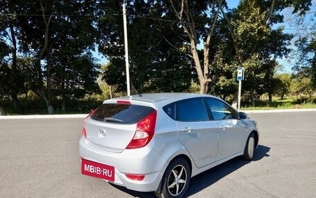 Hyundai Solaris II рестайлинг, 2011 год, 800 000 рублей, 24 фотография