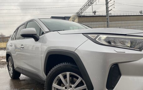 Toyota RAV4, 2021 год, 2 970 000 рублей, 3 фотография