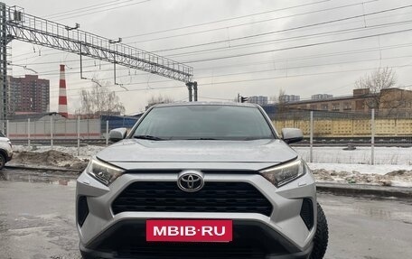 Toyota RAV4, 2021 год, 2 970 000 рублей, 2 фотография