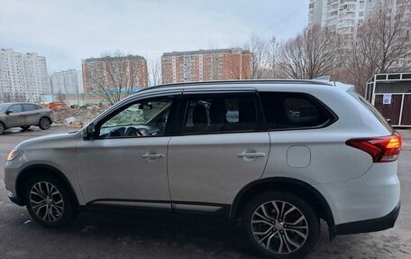 Mitsubishi Outlander III рестайлинг 3, 2017 год, 1 655 000 рублей, 7 фотография