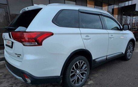 Mitsubishi Outlander III рестайлинг 3, 2017 год, 1 655 000 рублей, 8 фотография