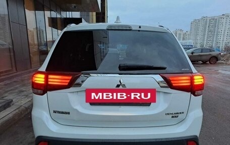 Mitsubishi Outlander III рестайлинг 3, 2017 год, 1 655 000 рублей, 6 фотография