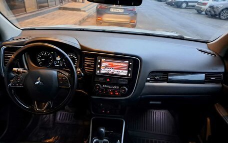 Mitsubishi Outlander III рестайлинг 3, 2017 год, 1 655 000 рублей, 18 фотография